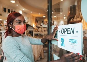 retail worker wearing mask to prevent spread of Covid-19